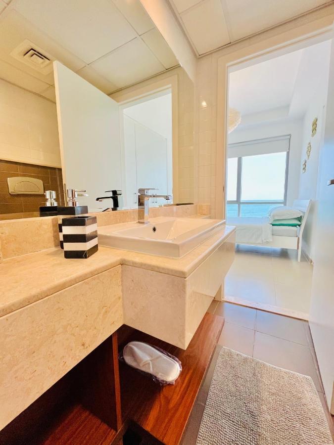 Luxurious 2 Bedroom Beachfront Apartment - Direct Seaview Ras al-Khaimah Exterior foto