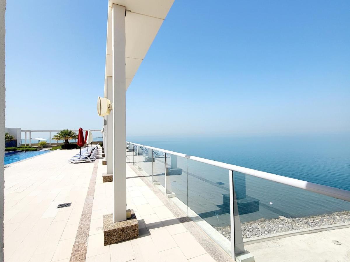 Luxurious 2 Bedroom Beachfront Apartment - Direct Seaview Ras al-Khaimah Exterior foto