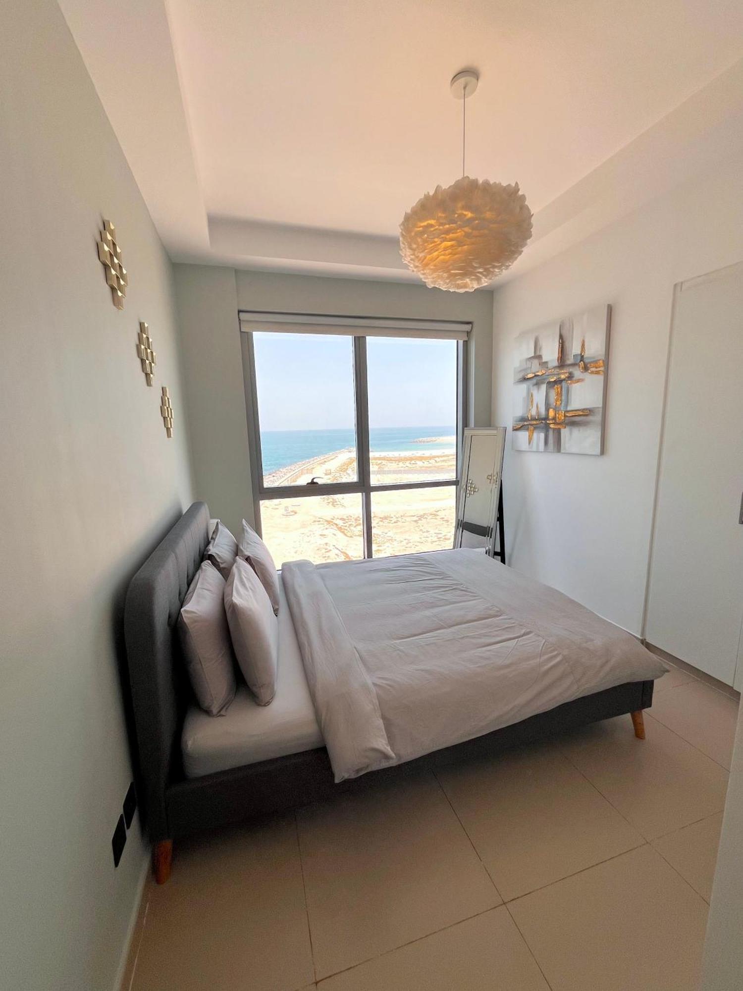 Luxurious 2 Bedroom Beachfront Apartment - Direct Seaview Ras al-Khaimah Exterior foto
